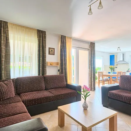 Haus Daniela Mit Ueberdachter Terrasse Und Pool 펜션 *
