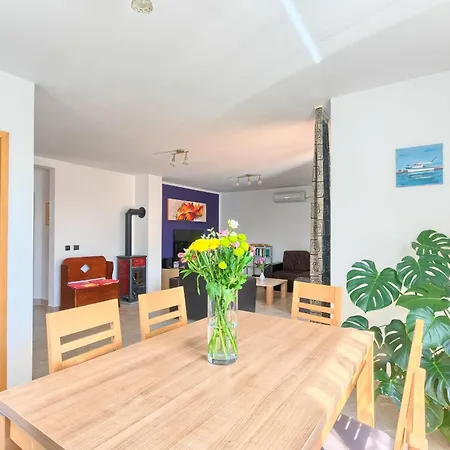 Haus Daniela Mit Ueberdachter Terrasse Und Pool 펜션 *