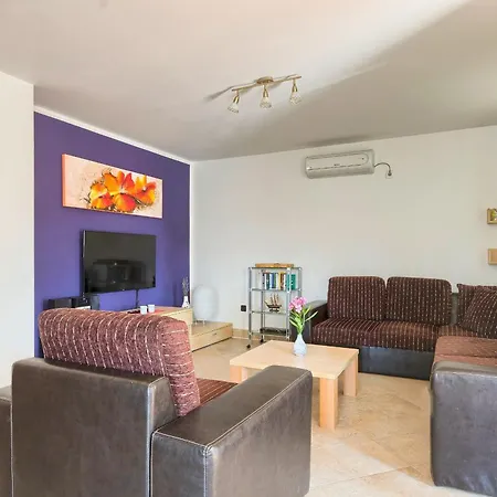 Haus Daniela Mit Ueberdachter Terrasse Und Pool 펜션 Loborika