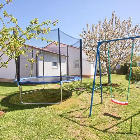 펜션 Haus Daniela Mit Ueberdachter Terrasse Und Pool