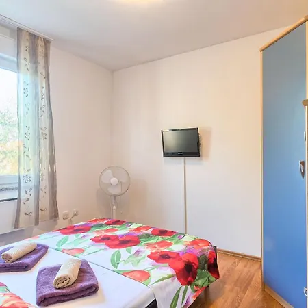 Haus Daniela Mit Ueberdachter Terrasse Und Pool * Loborika
