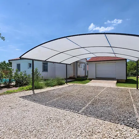 Haus Daniela Mit Ueberdachter Terrasse Und Pool 펜션 Loborika