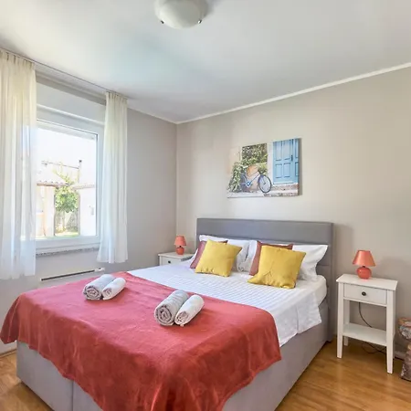 Haus Daniela Mit Ueberdachter Terrasse Und Pool בית נופש