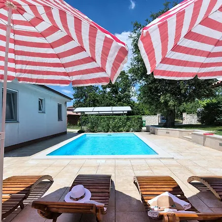 Haus Daniela Mit Ueberdachter Terrasse Und Pool *