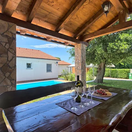 Haus Daniela Mit Ueberdachter Terrasse Und Pool *